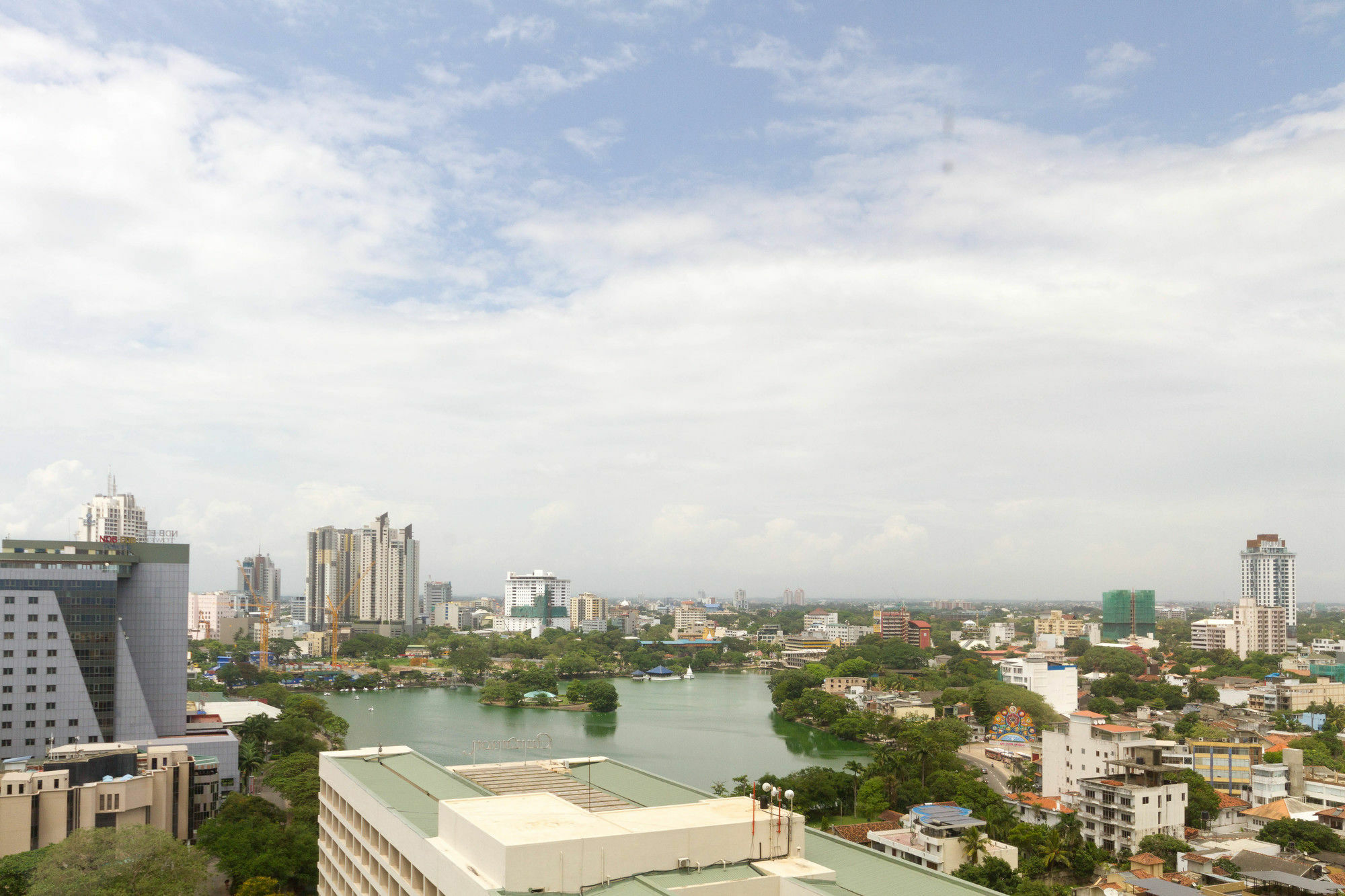 Crescat Residencies Apartment Colombo Exterior photo